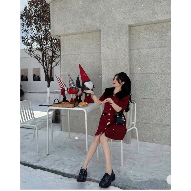 Đầm nữ cổ điển nhẹ nhàng phối túi xách hợp đi chơi, dạo phố 792589