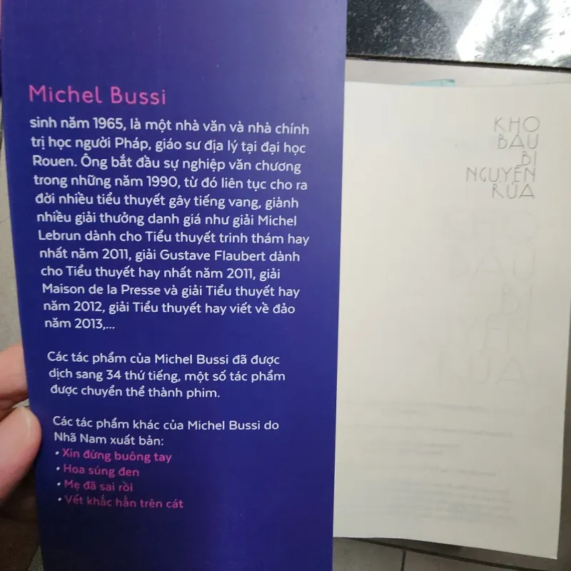 Sách combo 2 quyển Kho báu bị nguyền rủa và Vết khắc hằn trên cát của Bussi 503542