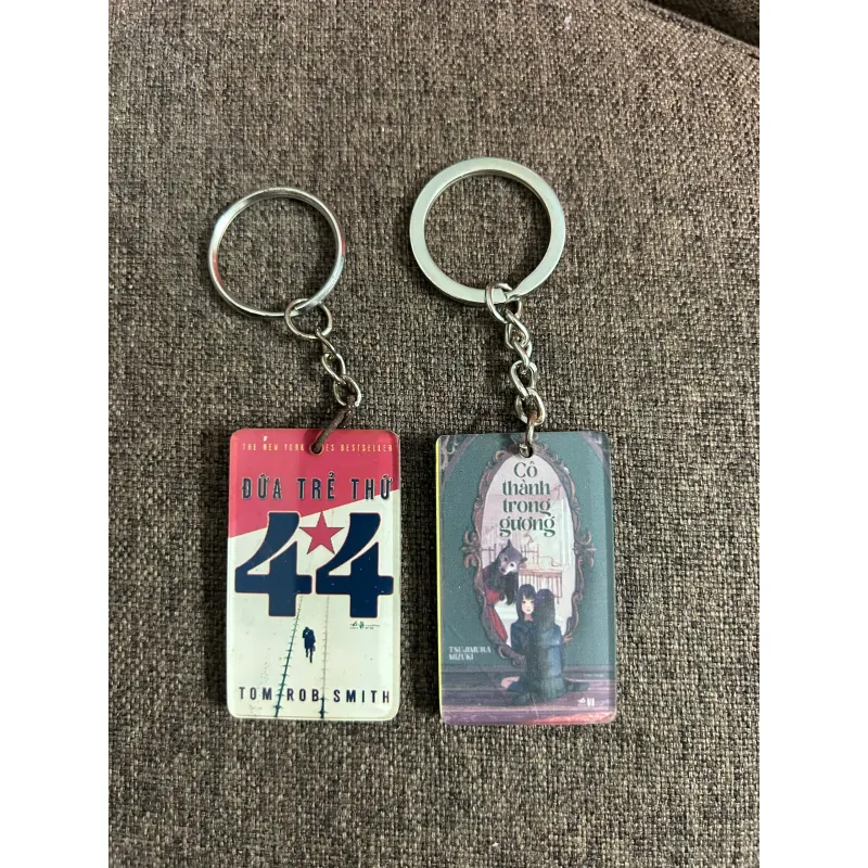 Móc khóa sách: Đứa trẻ thứ 44 + Cô thành trong gương 732283