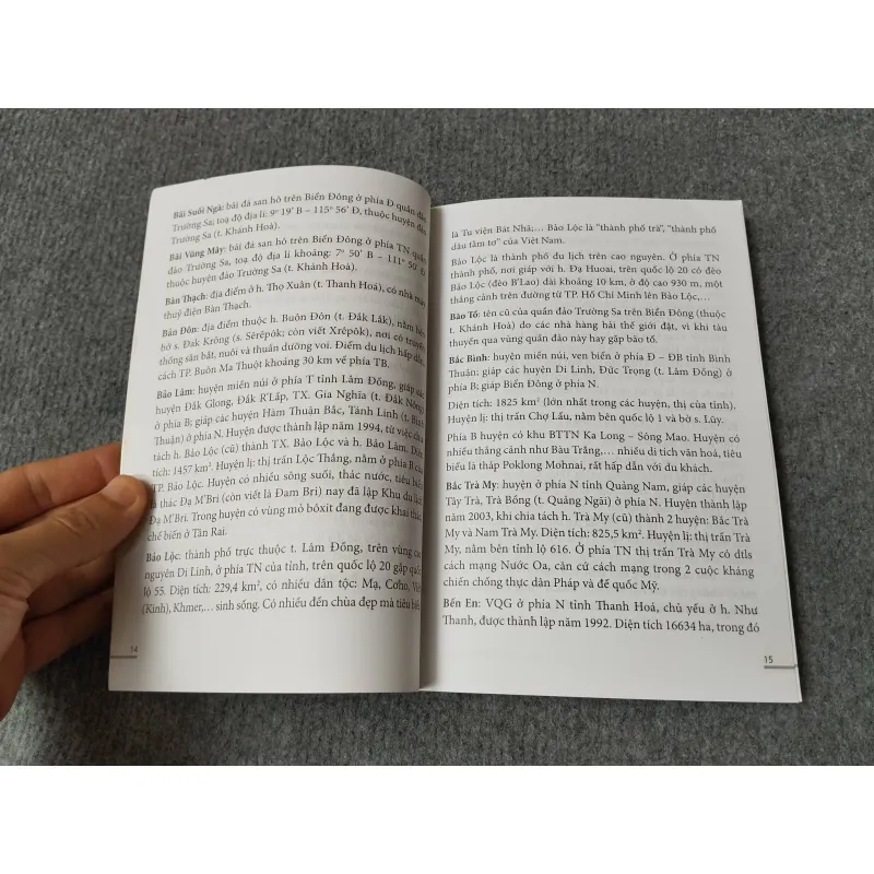 SỔ TAY ĐỊA DANH HÀNH CHÍNH, VĂN HOÁ VIỆT NAM TẬP HAI: KHU VỰC MIỀN TRUNG VÀ TÂY NGUYÊN 729269