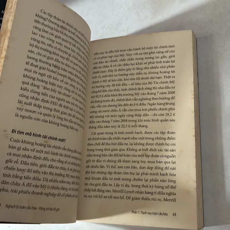 Vàng và hai cô gái 727932