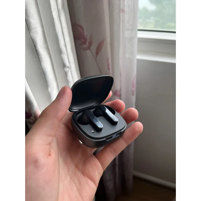 Tai nghe Bluetooth JBL Live 2 Pro đẹp keng kèm ốp cáp sạc 731612