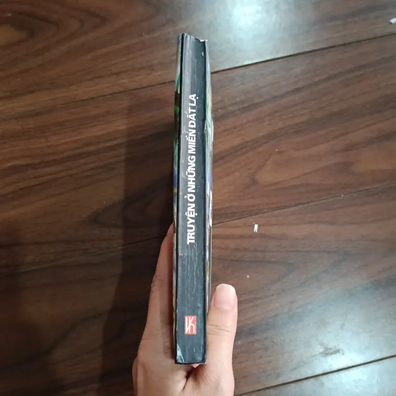 Truyện ở những miền đất lạ 757466