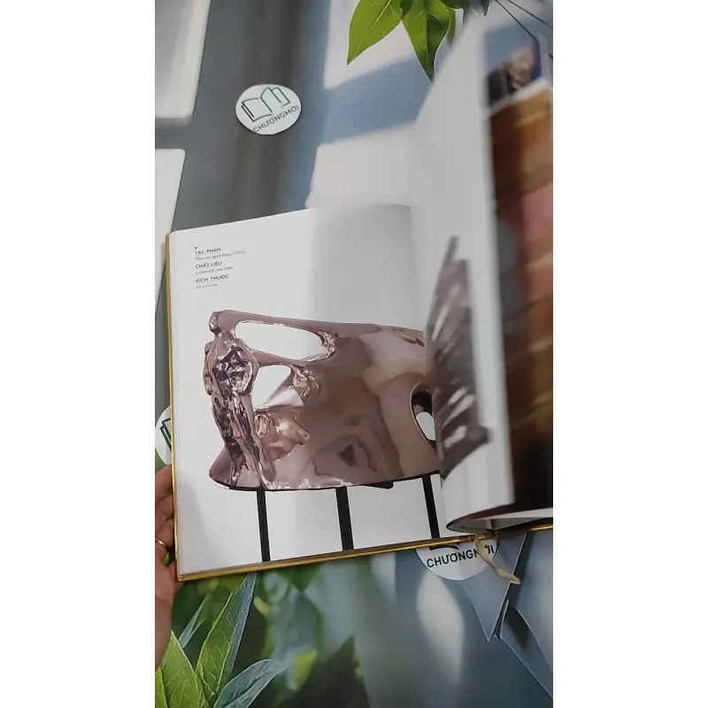 [MIỄN PHÍ BỌC SÁCH] Tầng Ba - Câu chuyện về các nghệ sĩ trẻ đương đại 990376