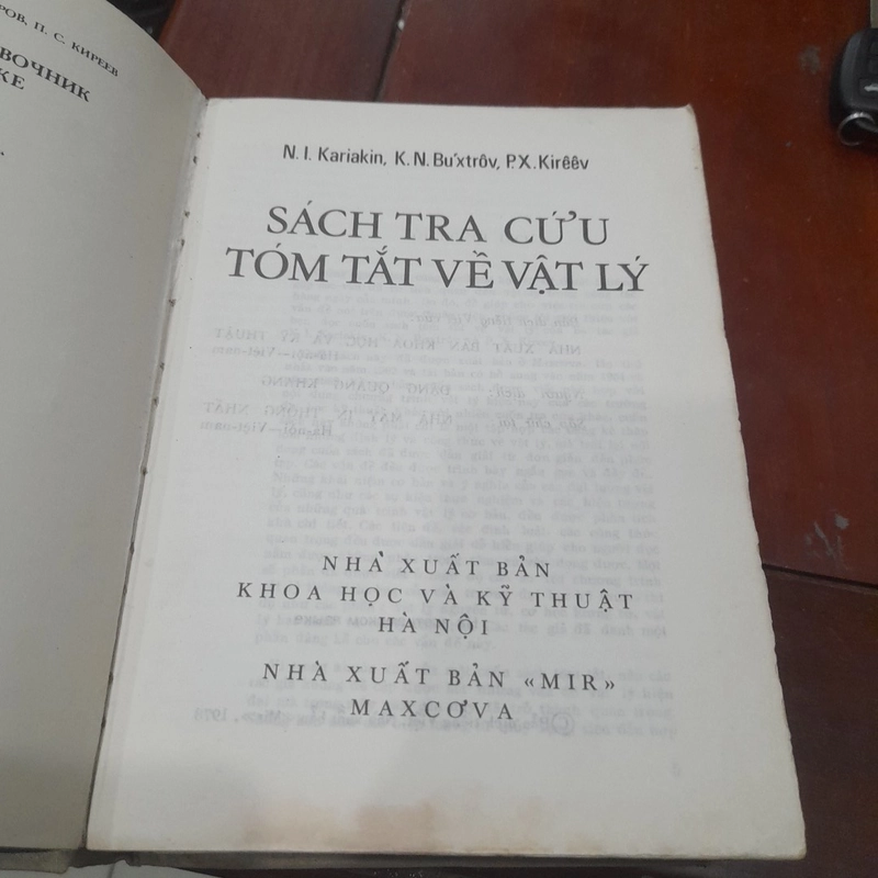 SÁCH TRA CỨU TÓM TẮT VỀ VẬT LÝ 518791