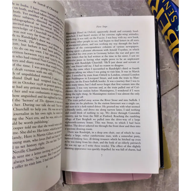 Sách ngoại văn - In Search of Churchill: A Historian's Journey - Gilbert Martin 687547