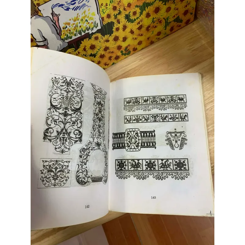 Văn Hóa Trang Trí Các Nước Đông Tây - Huỳnh Văn Lý 927239