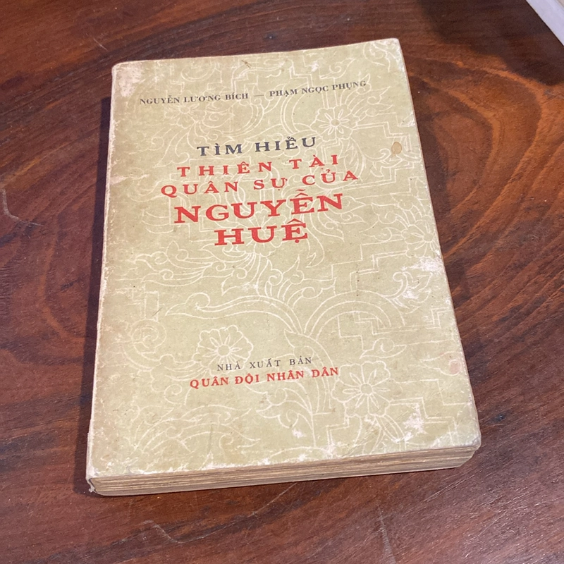 TÌM HIỂU THIÊN TÀI QUÂN SỰ CỦA NGUYỄN HUỆ (XB 1977) 472774