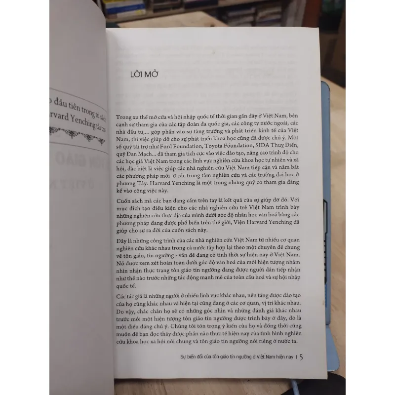 Sách: Sự biến đổi của tôn giáo tín ngưỡng ở Việt Nam hiện nay - (B2) 757619