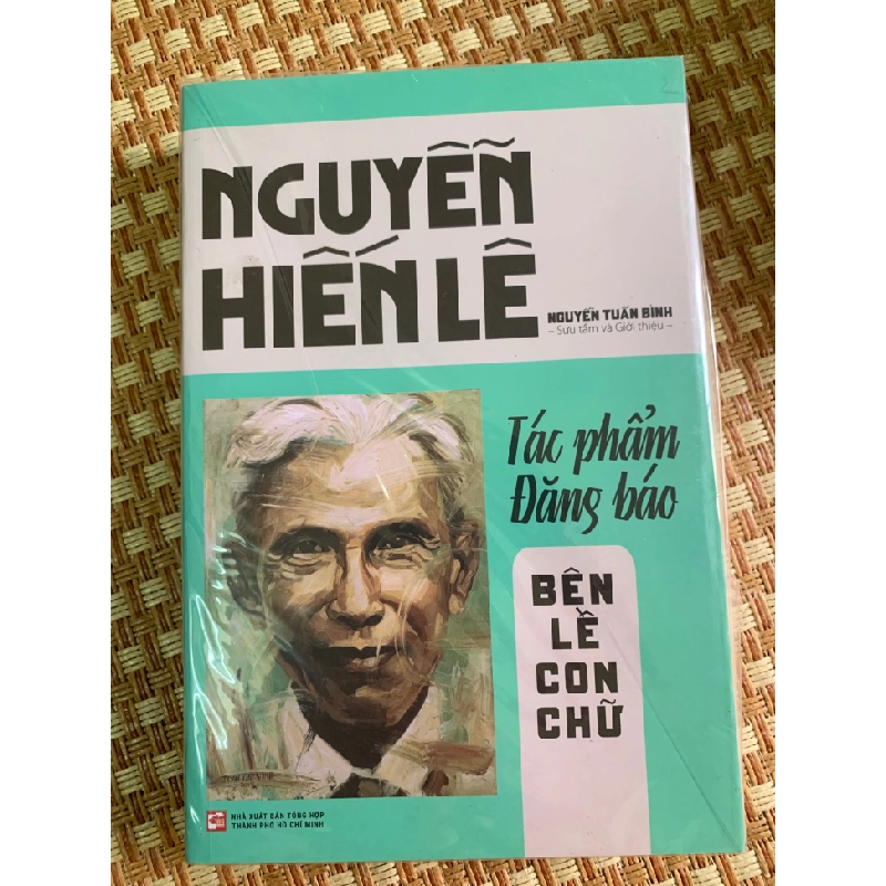 Nguyễn Hiến Lê Tác Phẩm Đăng Báo,Bên Lề Con Chữ ( NXB Tổng hợp tp HCM ,năm xb2021,683 trang) sách mới 95%- STB3005- Phóng Sự, Tự Truyện 155091