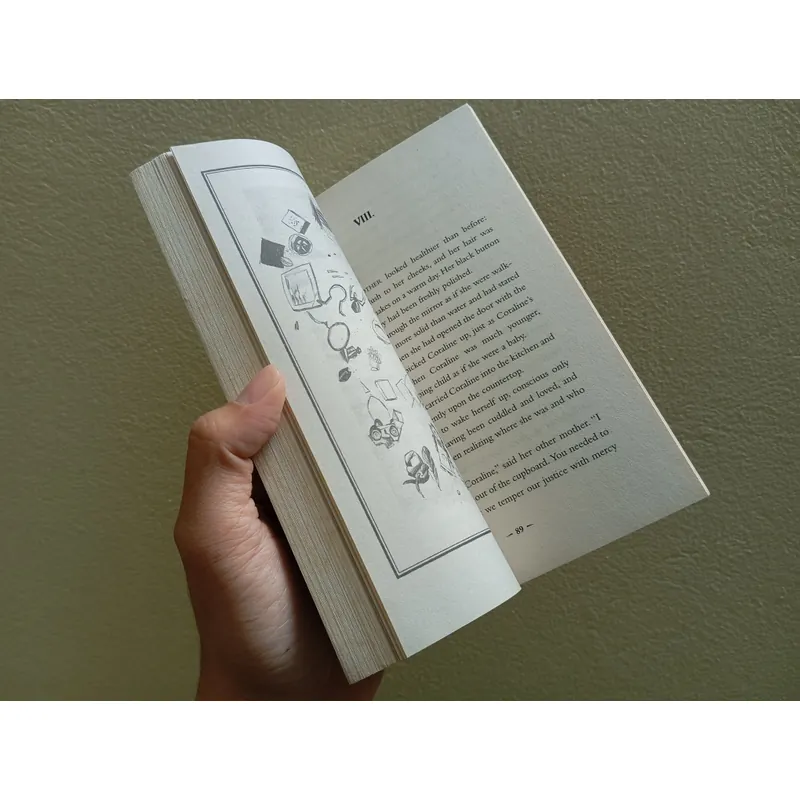 Coraline, sách ngoại văn tiếng Anh english book  735988