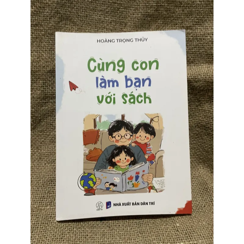 Cùng con làm bạn với sách - Hoàng Trọng Thủy 933267