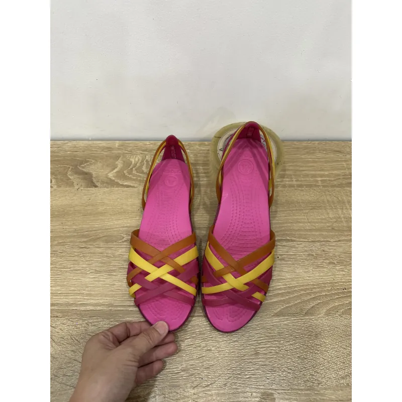 Giày crocs 2hand size w7-38 độ mới cao hình chụp thật 989688