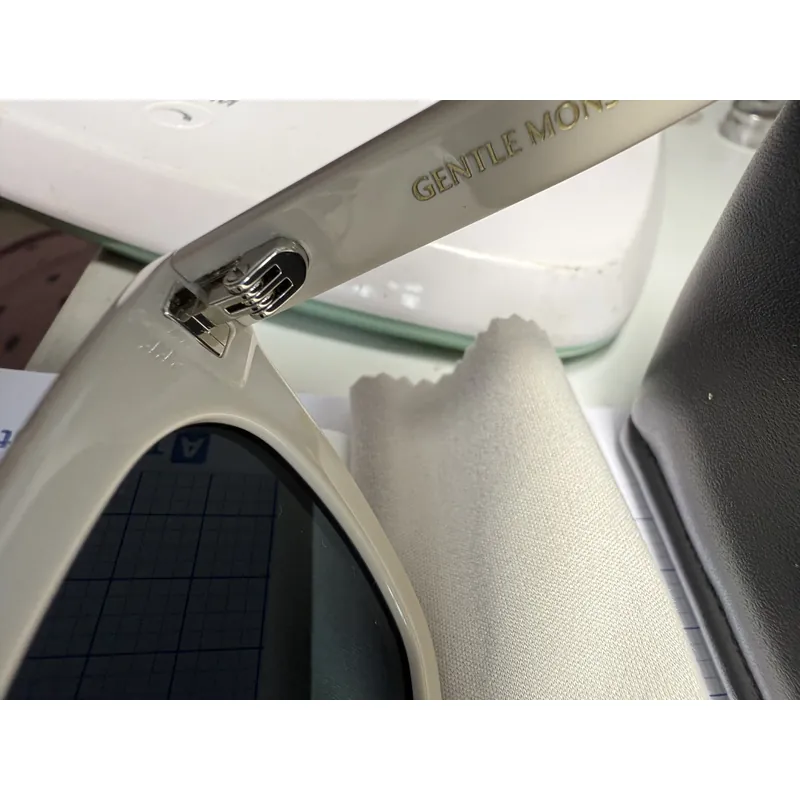 Kính Gentle Monster authentic, form mắt mèo 698514