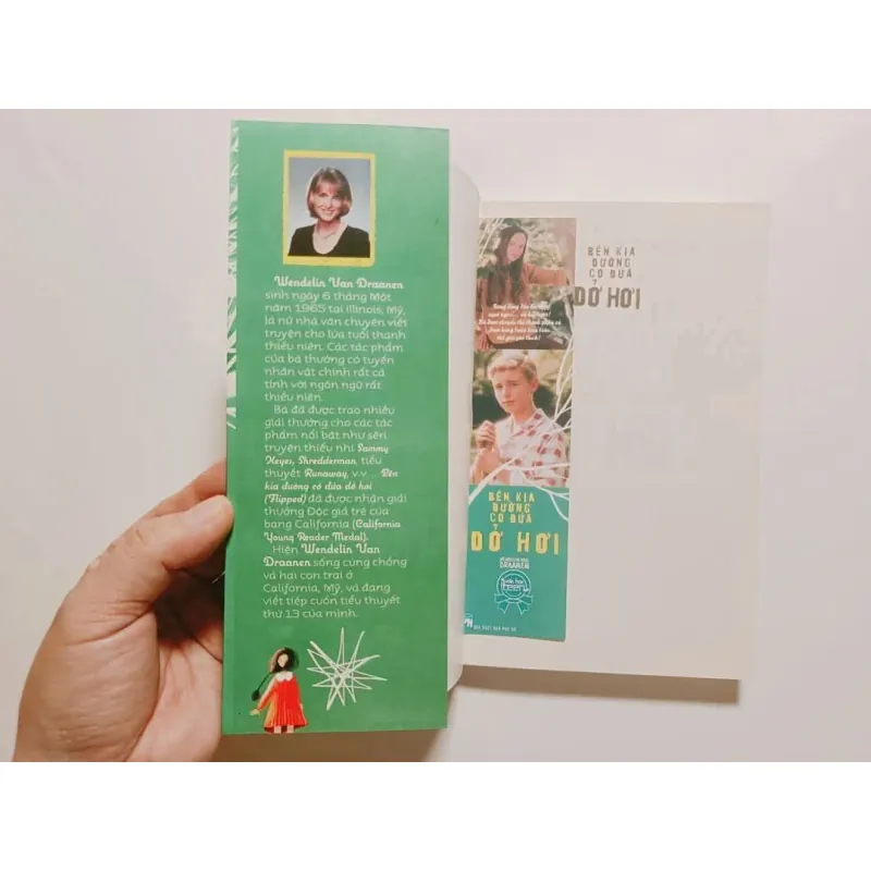 Bên Kia Đường Có Đứa Dở Hơi - Wendelin Van Draanen 777180