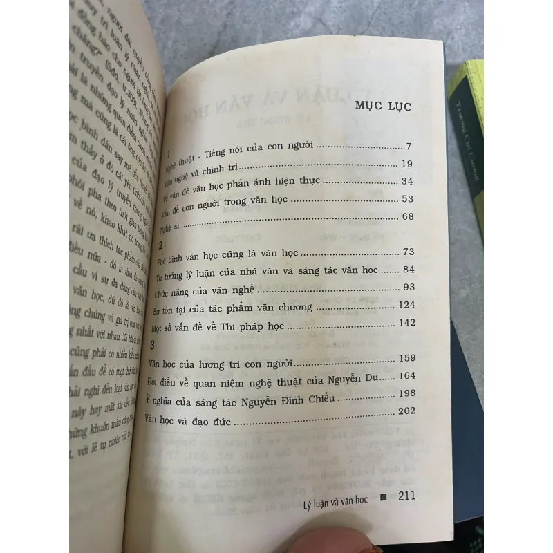 LÝ LUẬN VÀ VĂN HỌC - LÊ NGỌC TRÀ  1024703