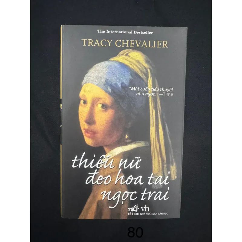 Thiếu nữ đeo hoa tai ngọc trai 1031832