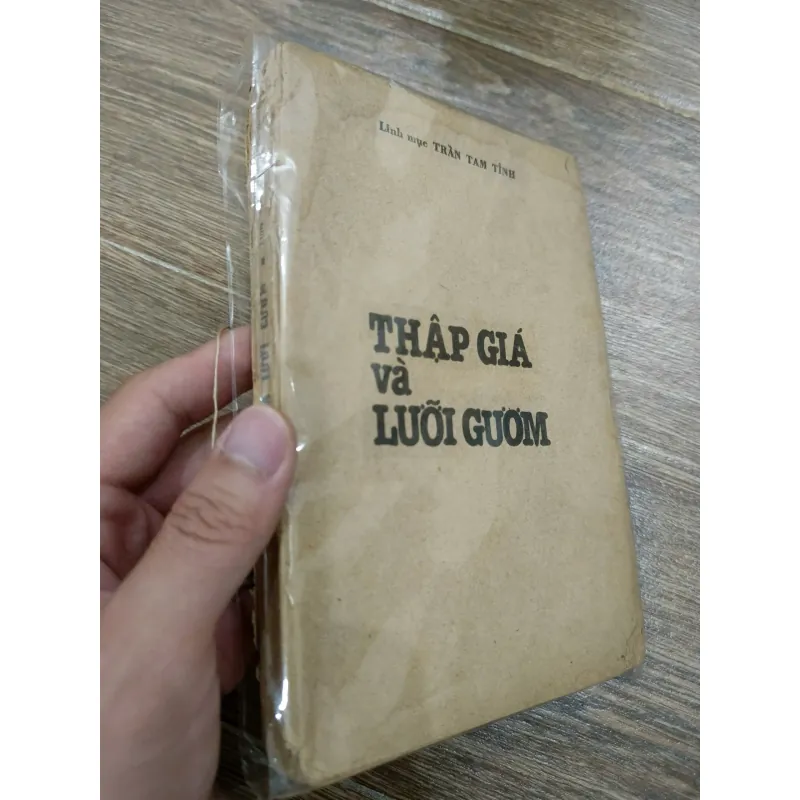 Thập giá và lưỡi gươm 687349