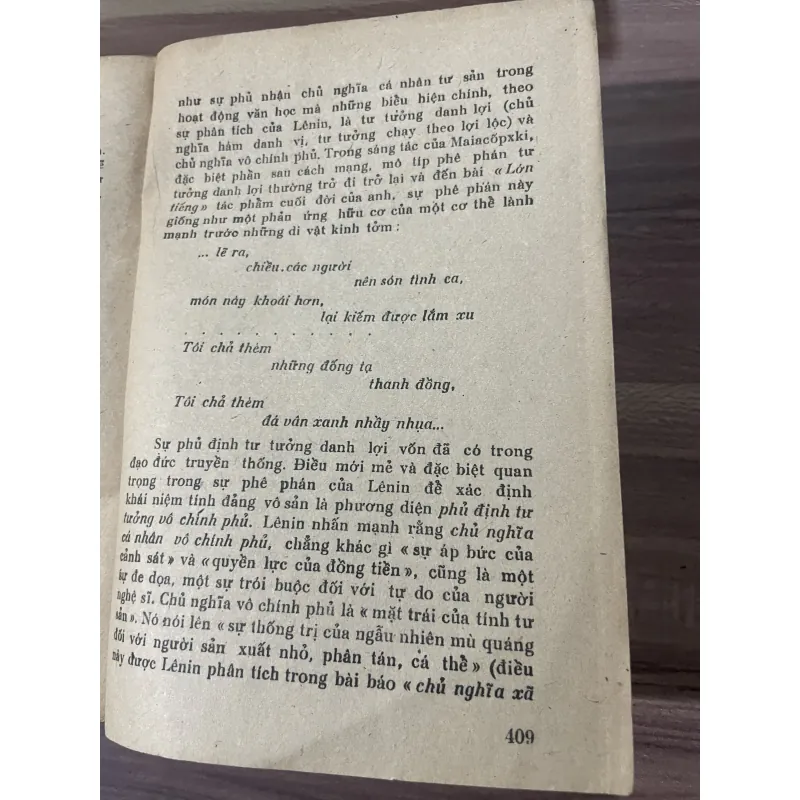 Nguyễn KIM ĐÍNH - HOÀNG NGỌC HIẾN - HUY LIỄN- LỊCH SỬ VĂN HỌC XÔ VIÊT 748036