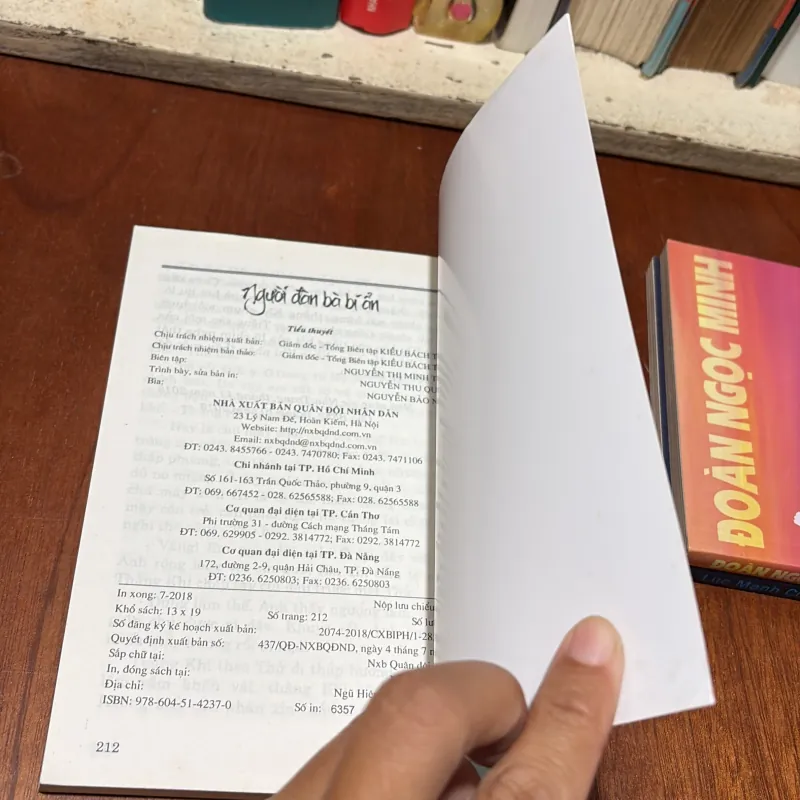 II Tiểu Thuyết: Người Đàn Bà Bí Ẩn - Hữu Tiến - 2018 785699