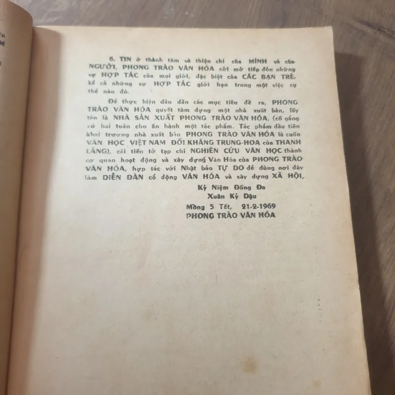 Phương pháp nghị luận, phân tích văn chương - Phong trào văn hóa 1969 748862