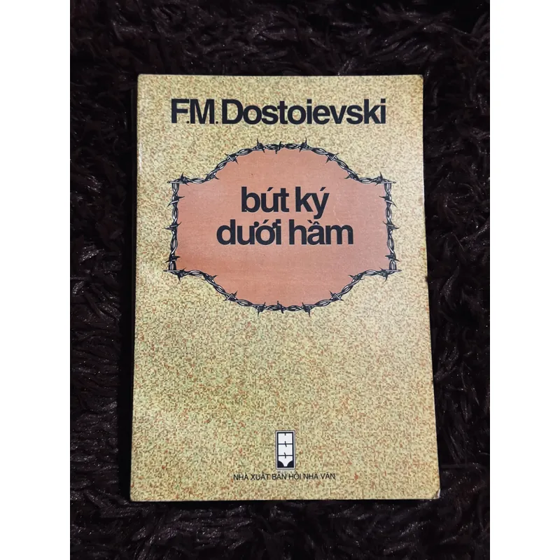 Bút ký dưới hầm 733036