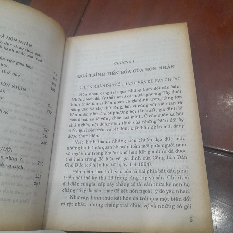 Giáo sư RUDOLF NEUBERT - Sách mới về QUAN HỆ VỢ CHỒNG 519396