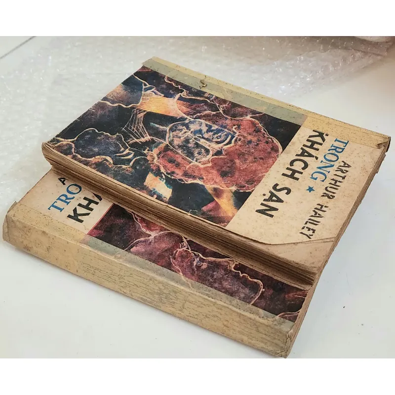 Trọn bộ 2 tập tiểu thuyết Mỹ TRONG KHÁCH SẠN, tác giả Arthur Hailey 703658