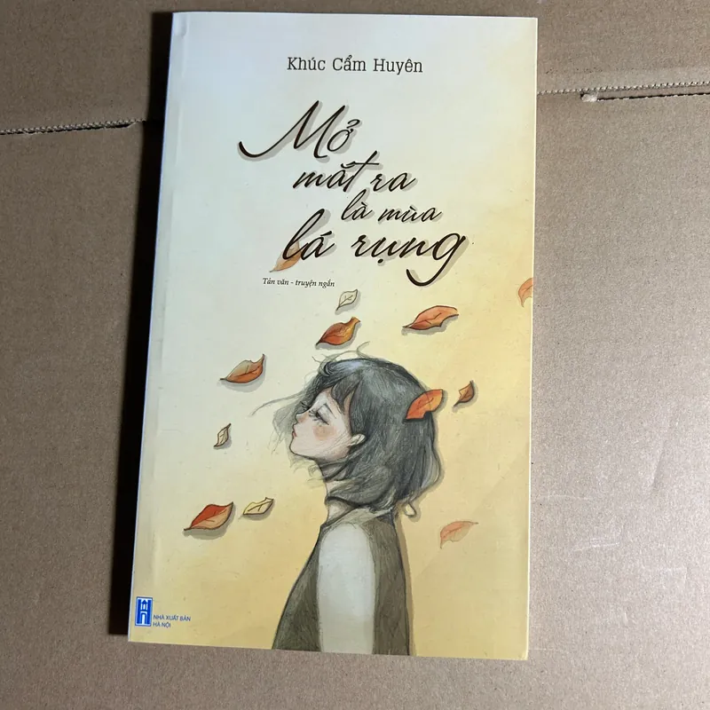 Mở mắt ra là mùa lá rụng 573851