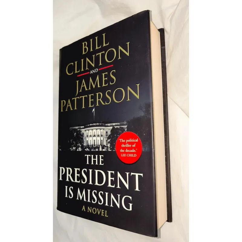  The President Is Missing (Bill Clinton & James Patterson) (bìa cứng khổ lớn) 748372