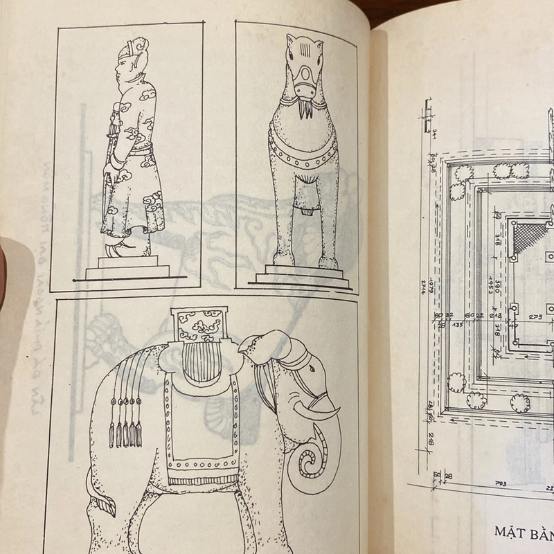 LE MAUSOLEE DE L'EMPEREUR MINH MẠNG (LĂNG VUA MINH MẠNG), TIẾNG PHÁP, XUẤT BẢN 1993 495565