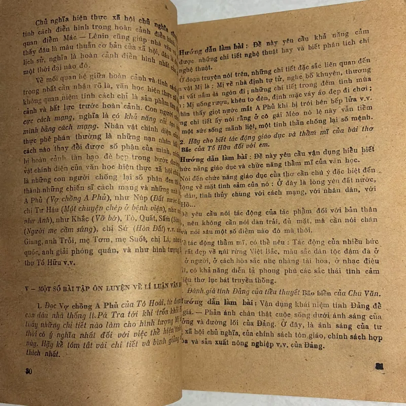 Ôn tập và luyện thi Văn học Tập 1  784047