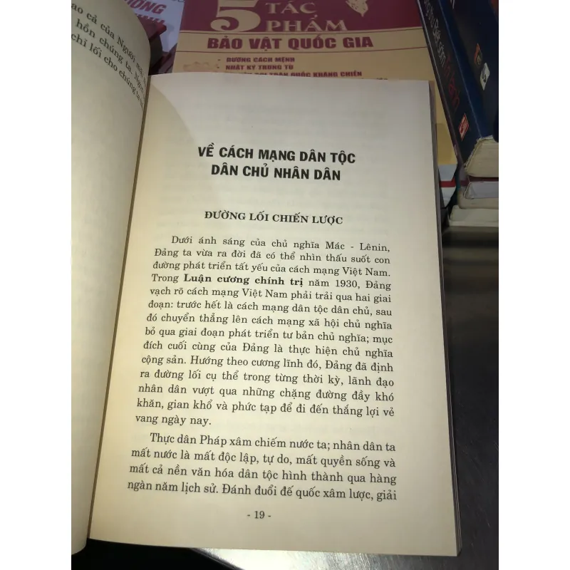 Dưới lá cờ vẻ vang của đảng vì độc lập, tự do vì … 999455