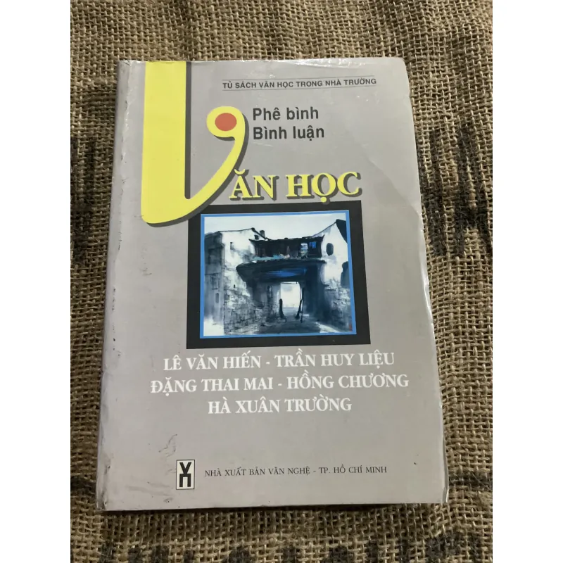 Phê bình văn học  LÊ VĂN HIẾN - TRẦN HUY LIỆU- ĐẶNG THAI MAI - HỒNG CHƯƠNG -  1005935
