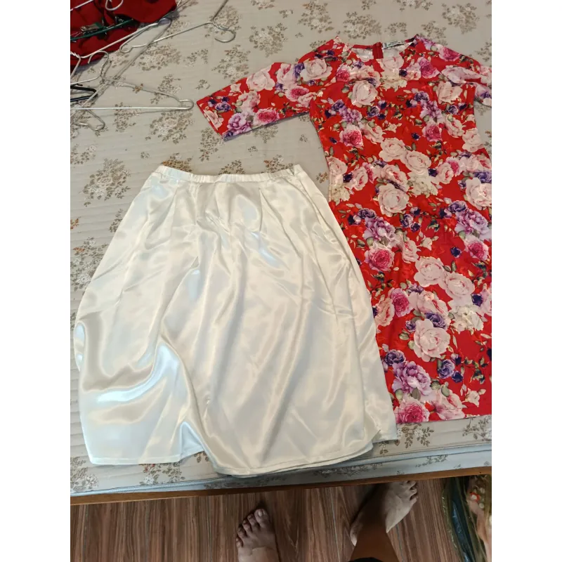 Áo dài kèm chân váy trắng size M 1022436