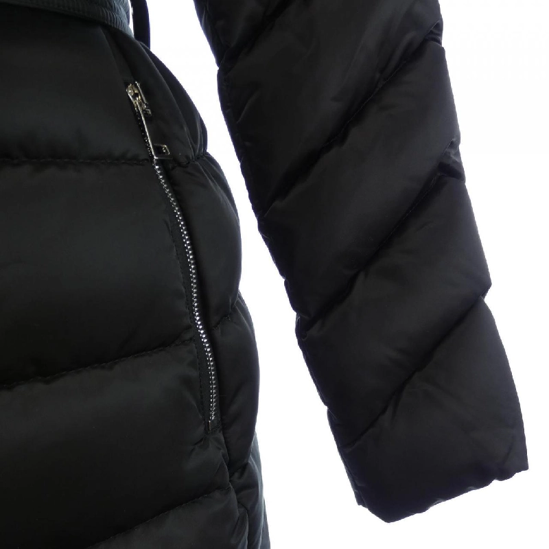 Áo khoác lông vũ MONCLER 638685