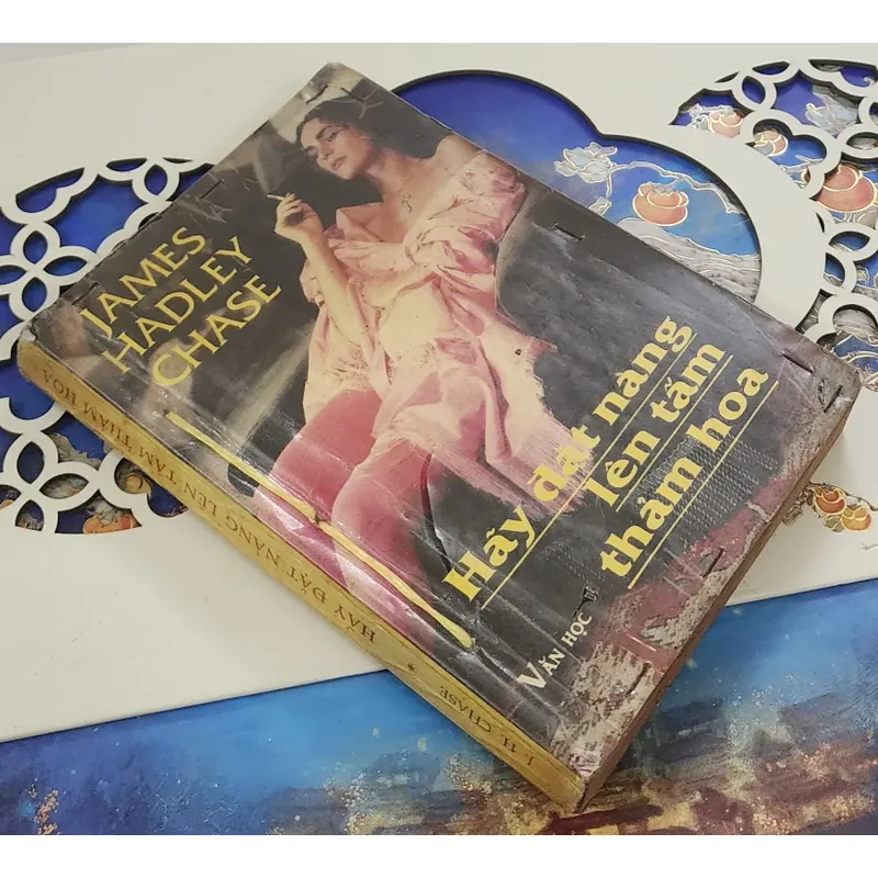Tiểu thuyết của nhà văn James Hadley Chase: HÃY ĐẶT NÀNG LÊN TẤM THẢM HOA 719738