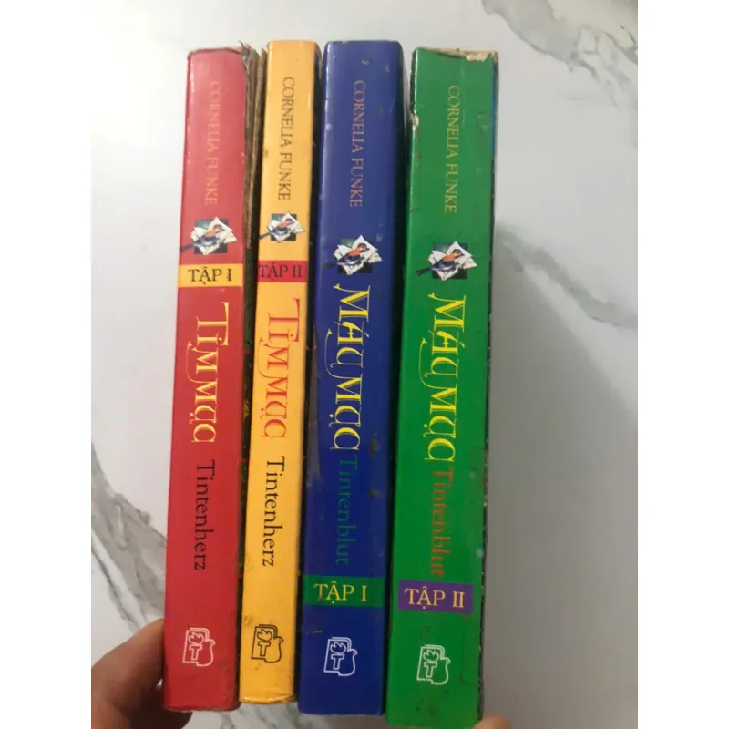COMBO BỘ SÁCH THẾ GIỚI MỰC tim mực + máu mực (INKWORLD) CORNELIA FUNKE 598862