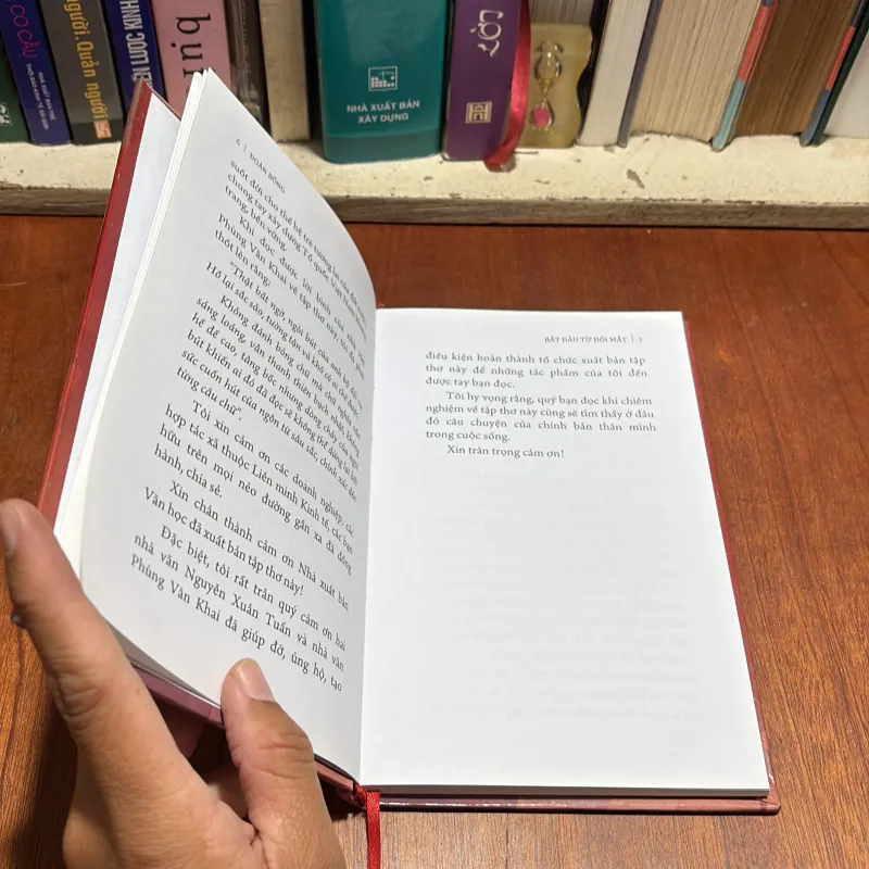 [Sách Bìa Cứng] - II Thơ: Bắt Đầu Từ Đôi Mắt - Đoàn Bổng - 2023 927716