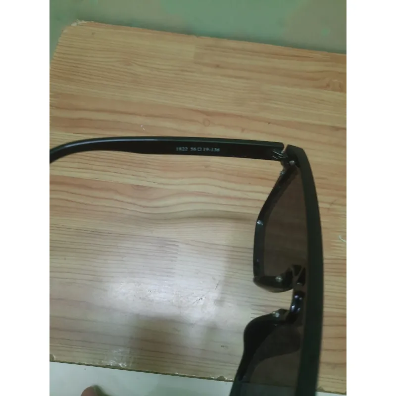 Kính mát LV Nam Nữ thời trang cao cấp đen phối logo vàng 973257