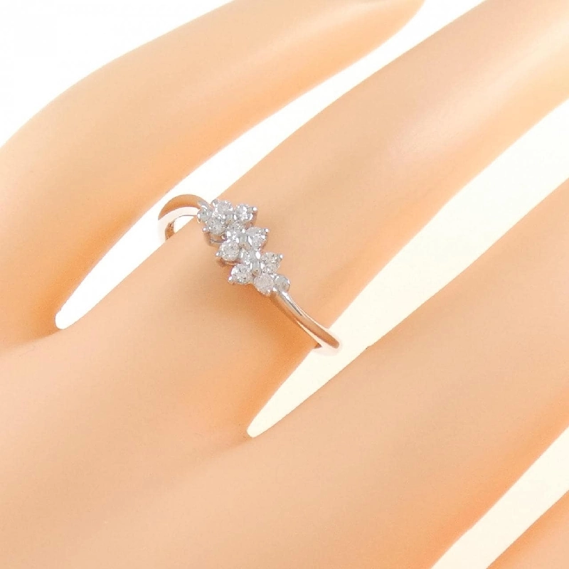 Nhẫn kim cương hoa K18WG 0.16CT 672050