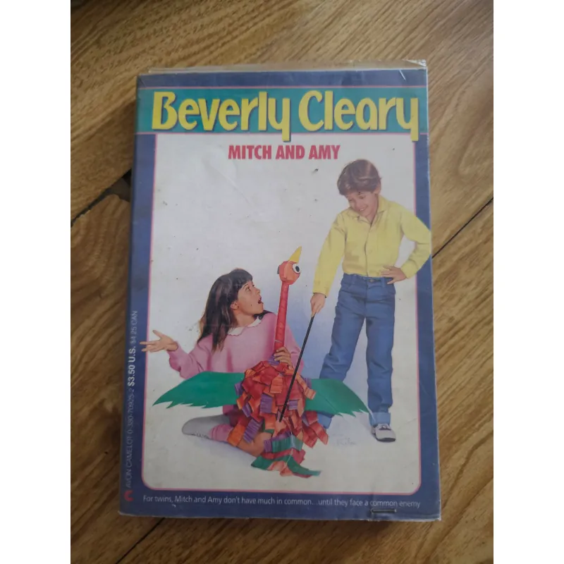 Mitch and Amy (ố vàng nặng)
 757615