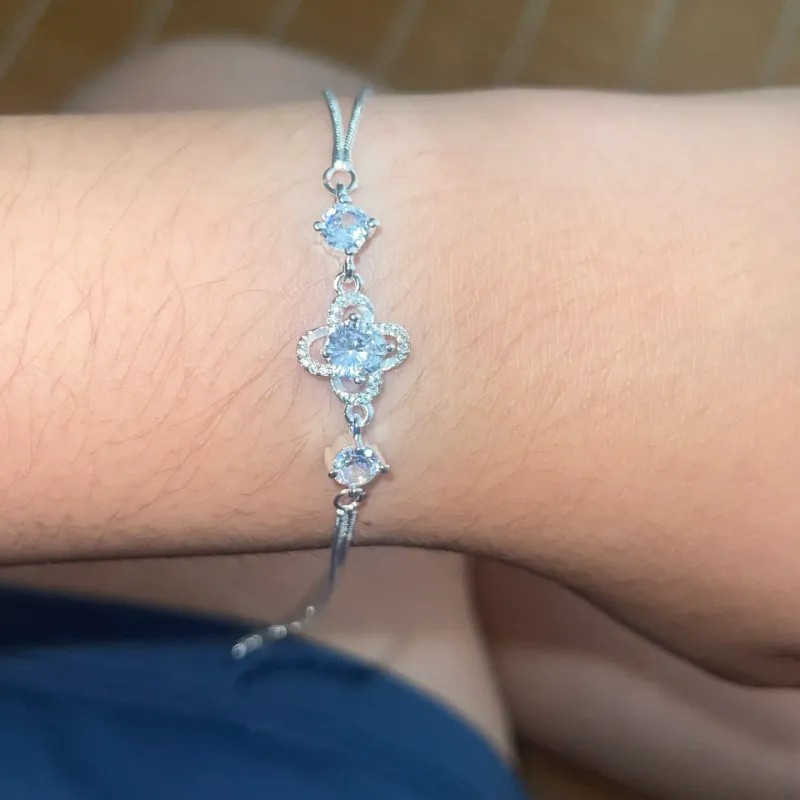 Vòng bạc 925 có 4 lá đính 3 viên đá 1019182