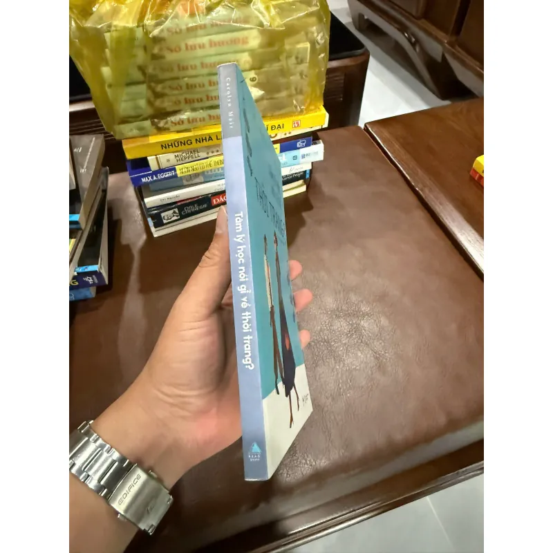 TÂM LÝ HỌC NÓI GÌ VỀ THỜI TRANG? – Carolyn Mair- K5 1032809