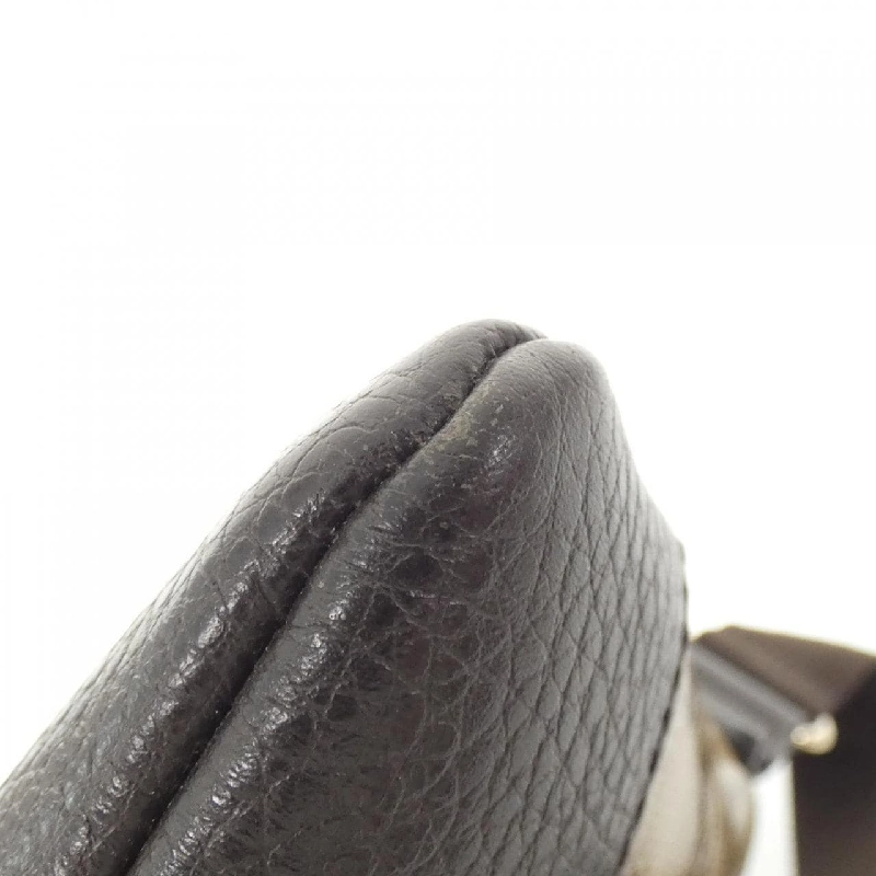 Túi đeo vai Gucci 374416 613189