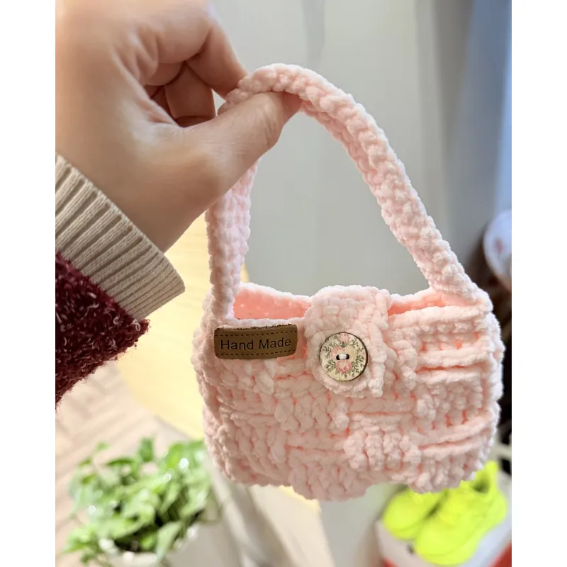 Túi xách bằng len nhung làm thủ công cho bé đựng lì xì ngày Tết 752621