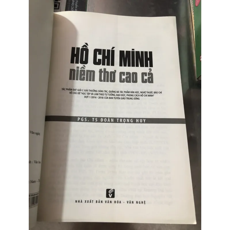 Hồ Chí Minh niềm thơ ca cao cả 977550