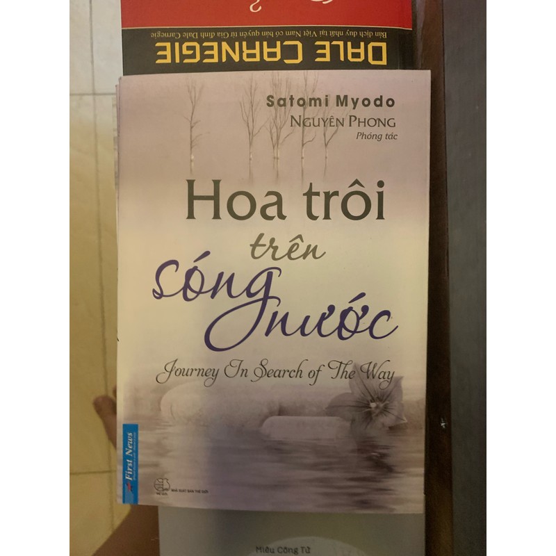 Hoa trôi trên sóng nước 167946