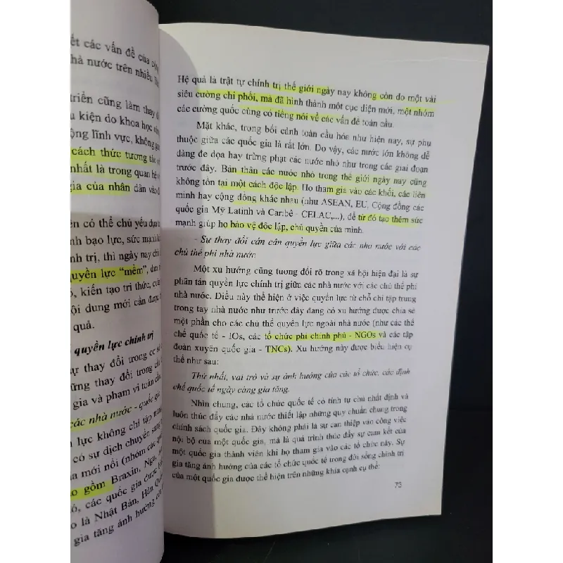 Giáo trình chính trị học dùng cho hệ đào tạo cao cấp lý luận chính trị mới 80% bẩn bìa, ố nhẹ, có chữ viết, highlight, gạch chân 2022 Học viện chính trị quốc gia Hồ Chí Minh HCM3004 GIÁO TRÌNH, CHUYÊN MÔN 445171