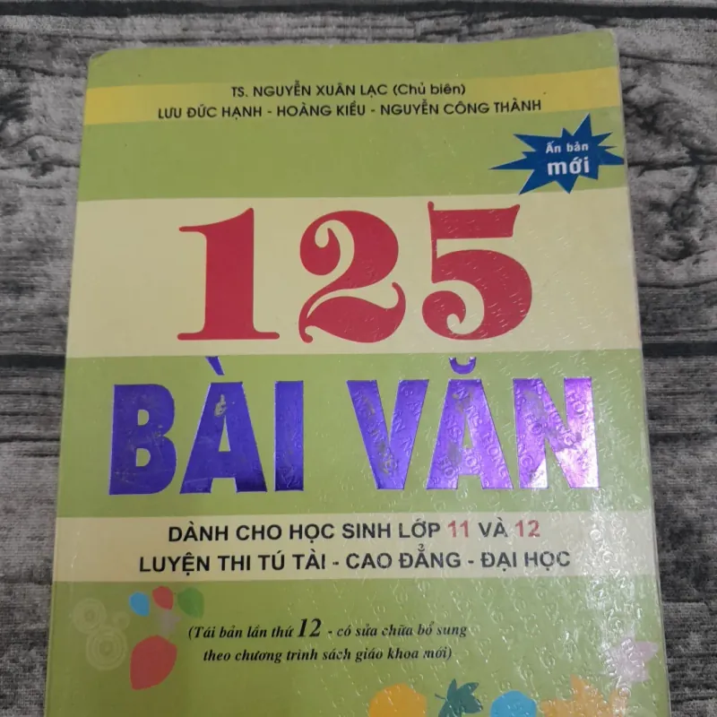 Luyện thi Tú tài, ĐH môn Văn: 125 bài văn lớp 11, 12. TS Nguyễn Xuân Lạc chủ biên 745135